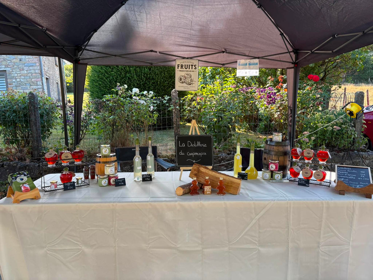 Marché de producteur artisanal belge - vente de liqueurs et de bougies